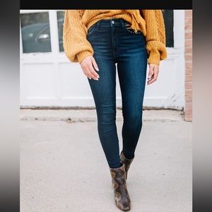 Kancan Signature Ultra High Rise skinny ankle jeans. Size 29.